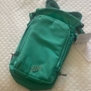 Lululemon Water Bottle Crossbody 2L Paradise Green